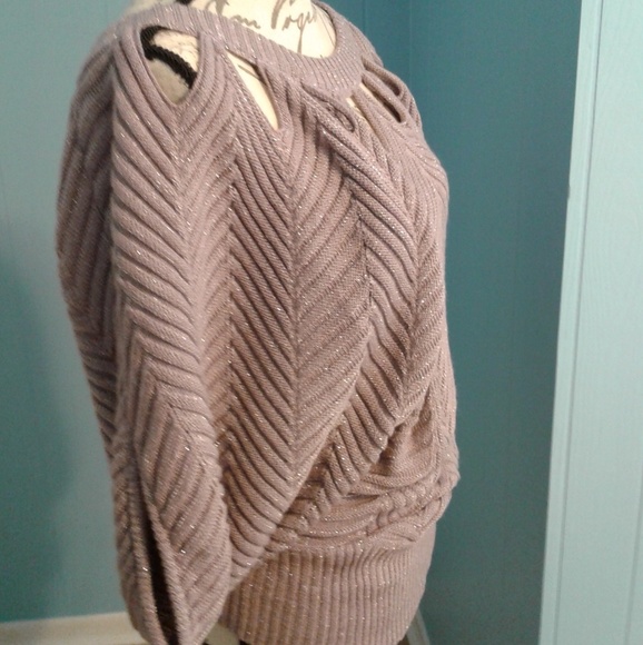 Top - Picture 2 of 4